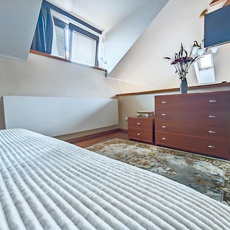 Unique Location With Hot-Tub, Terrace And Garden Villa Prague Ngoại thất bức ảnh