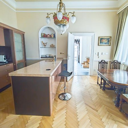 Unique Location With Hot-Tub, Terrace And Garden Villa Prague Ngoại thất bức ảnh