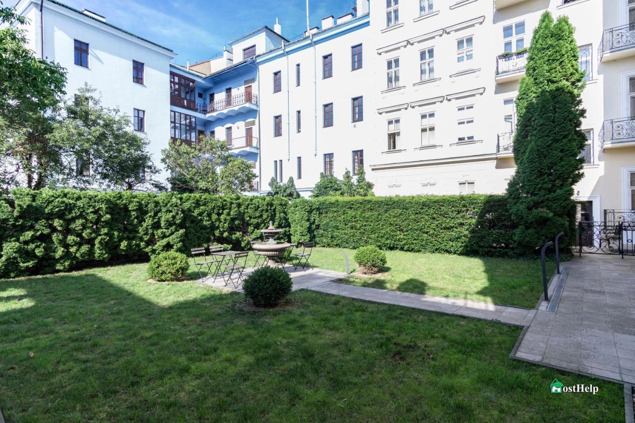 Unique Location With Hot-Tub, Terrace And Garden Villa Prague Ngoại thất bức ảnh