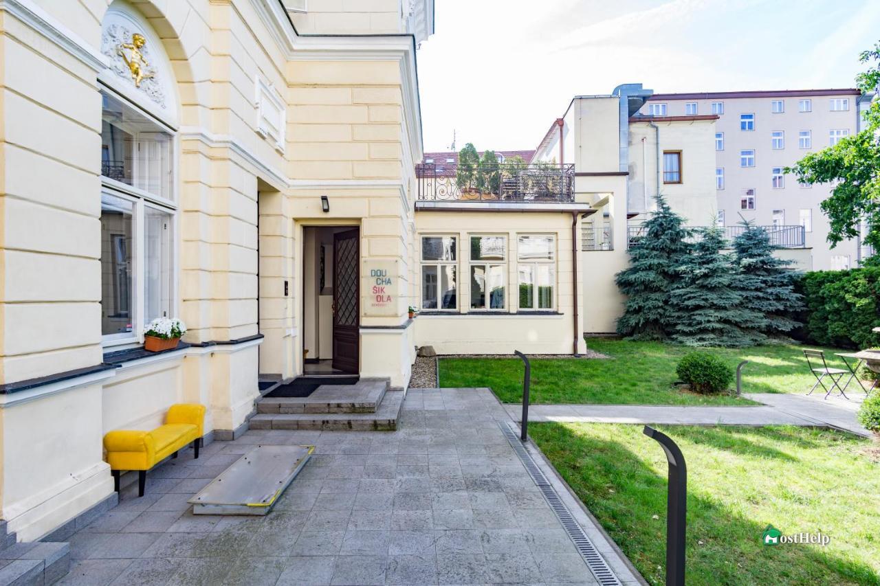 Unique Location With Hot-Tub, Terrace And Garden Villa Prague Ngoại thất bức ảnh