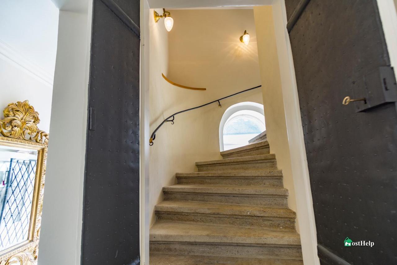 Unique Location With Hot-Tub, Terrace And Garden Villa Prague Ngoại thất bức ảnh