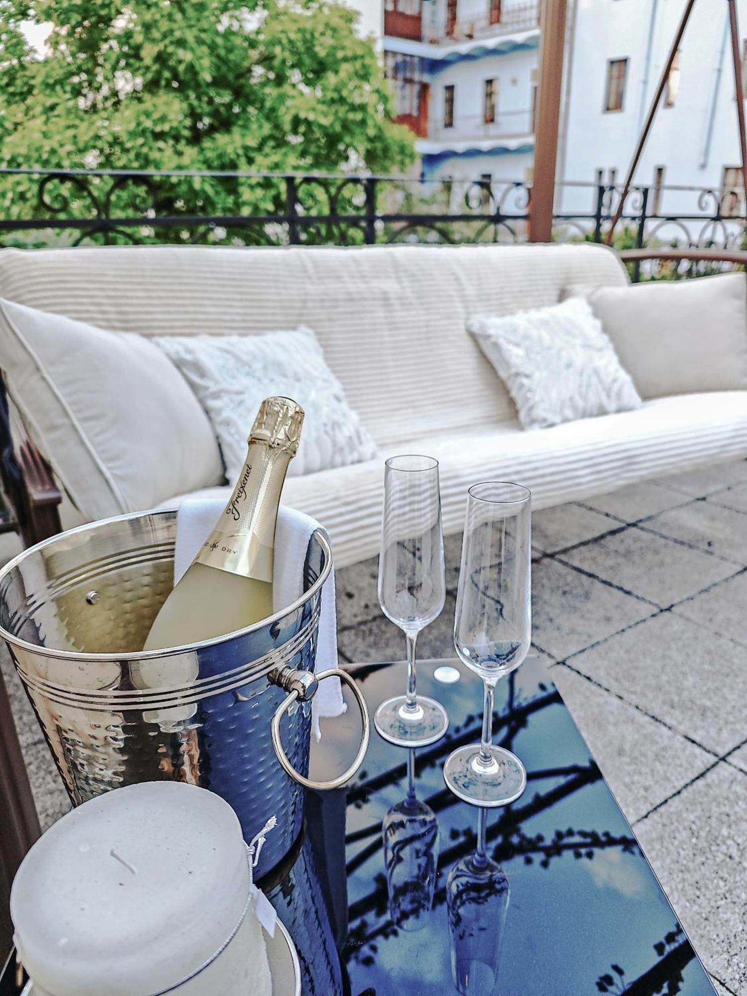 Unique Location With Hot-Tub, Terrace And Garden Villa Prague Ngoại thất bức ảnh