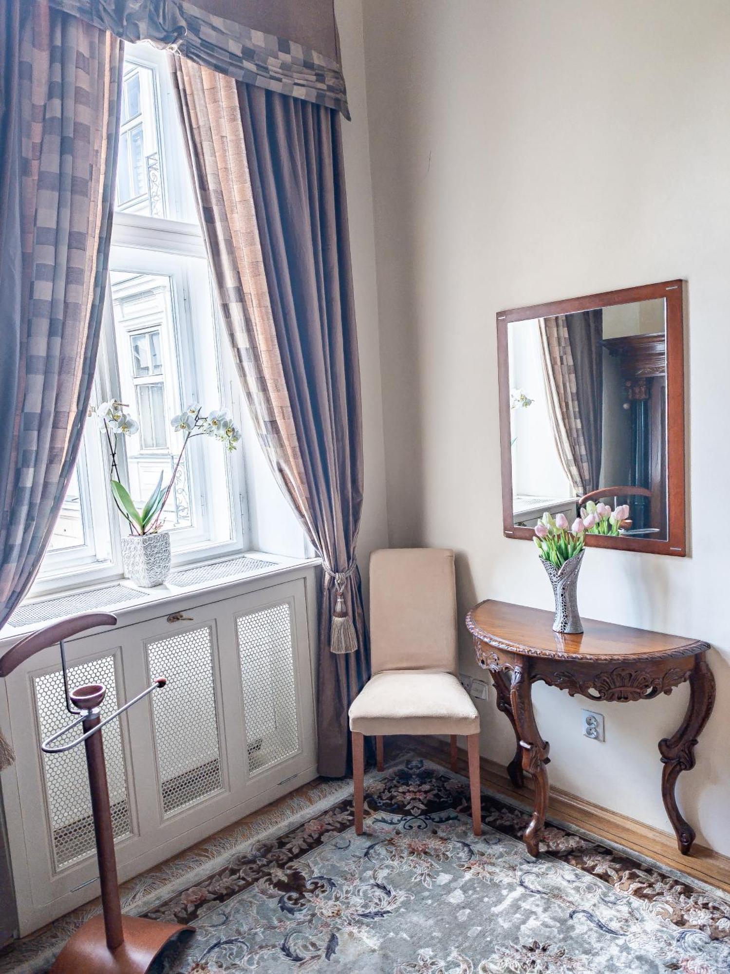 Unique Location With Hot-Tub, Terrace And Garden Villa Prague Ngoại thất bức ảnh