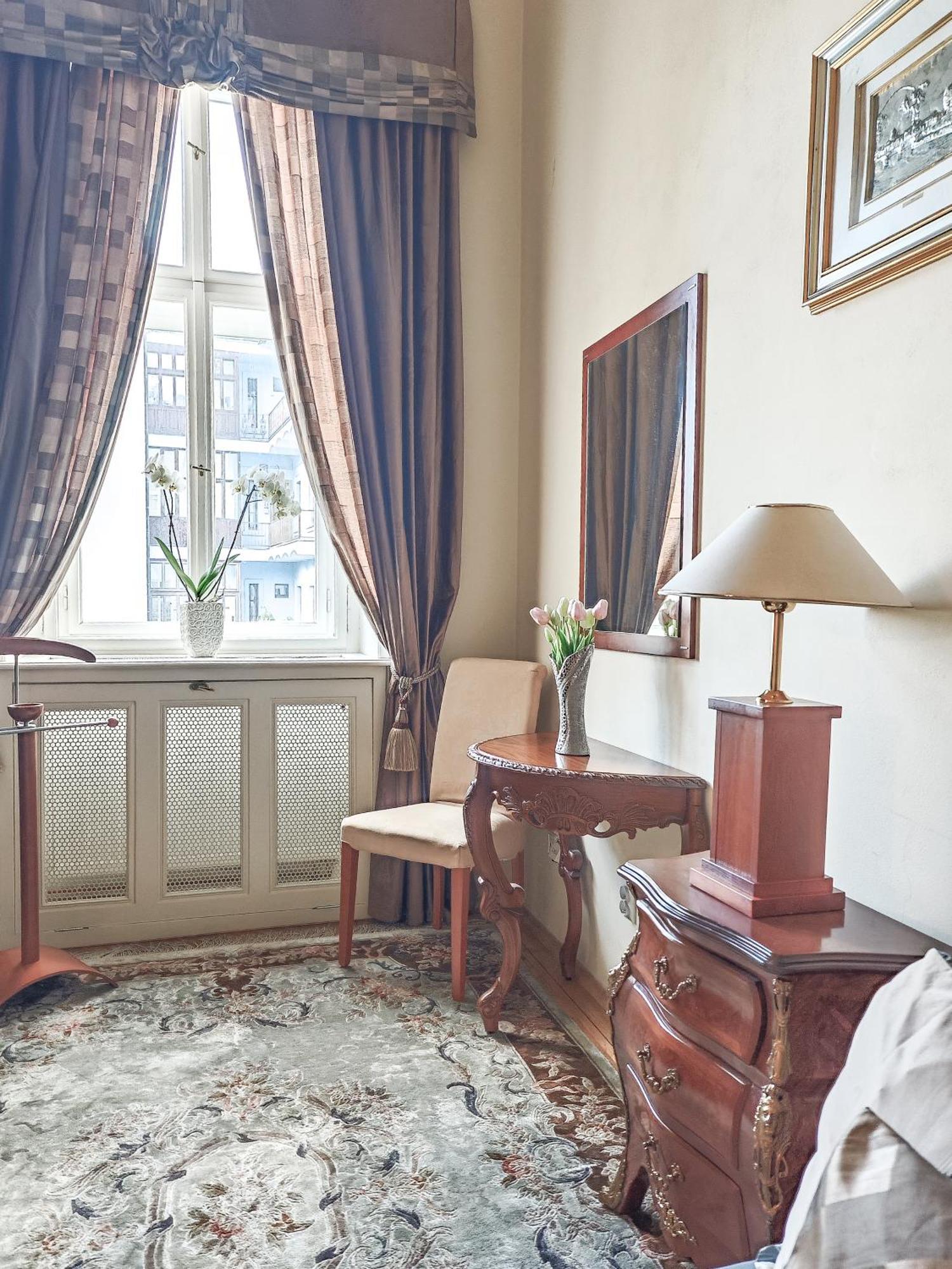 Unique Location With Hot-Tub, Terrace And Garden Villa Prague Ngoại thất bức ảnh