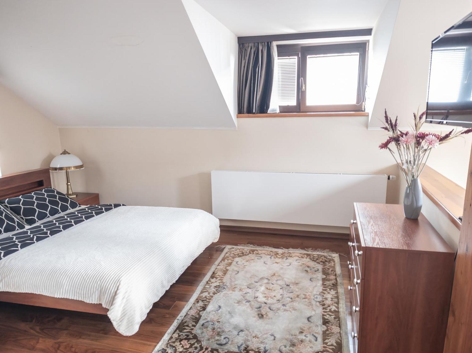 Unique Location With Hot-Tub, Terrace And Garden Villa Prague Ngoại thất bức ảnh