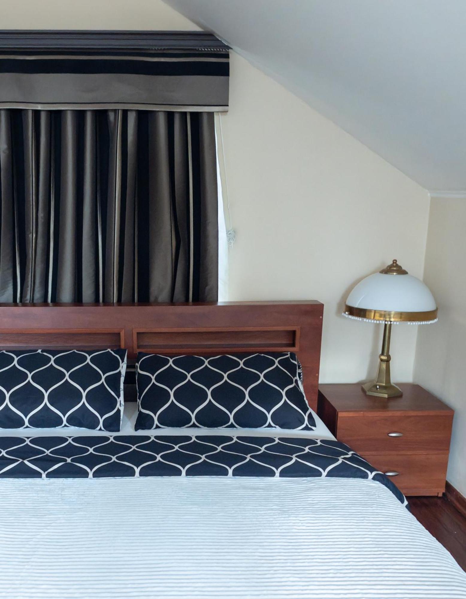 Unique Location With Hot-Tub, Terrace And Garden Villa Prague Ngoại thất bức ảnh